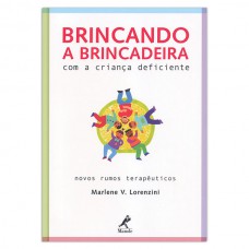 Brincando a brincadeira com a criança deficiente