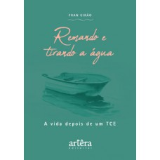 Remando e tirando a água